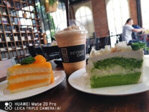 แนะนำพิกัดขับรถเที่ยวเมืองอุดรธานี ทริปไหว้พระ ตะลอนกินกาแฟร้านดัง Beyond cafe บริการรถเช่าราคาประหยัด