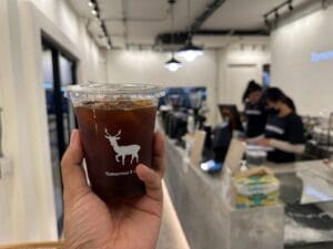 บริการรถเช่าอุดร รับรถฟรีสนามบิน ขับรถชิลเช็กอินร้านกาแฟ Tomorrow X coffee อุดรธานี