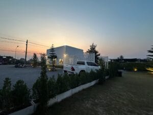 บริการรถเช่าอุดร รับรถฟรีสนามบิน ขับรถชิลเช็กอินร้านกาแฟ Tomorrow X coffee อุดรธานี