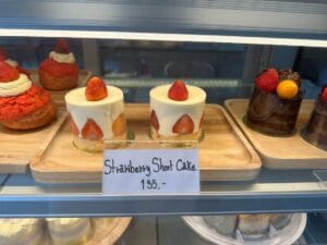 รถเช่าอุดรธานี ราคาประหยัด ขับเที่ยวร้านกาแฟ neat time อุดรธานี ฟรีรับส่งสนามบิน
