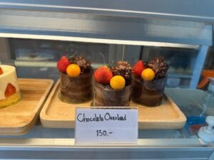 รถเช่าอุดรธานี ราคาประหยัด ขับเที่ยวร้านกาแฟ neat time อุดรธานี ฟรีรับส่งสนามบิน