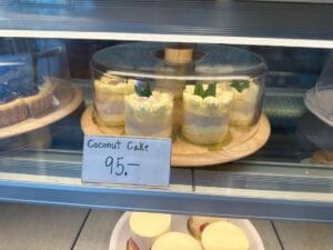 เช่ารถขับเที่ยวคาเฟ่อุดรธานี ร้าน neat time บริการรถเช่าอุดรธานี ราคาถูก - friendscarrent