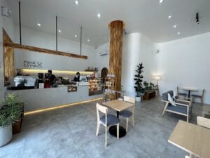 รถเช่าอุดรธานี ราคาประหยัด ขับเที่ยวร้านกาแฟ neat time อุดรธานี ฟรีรับส่งสนามบิน