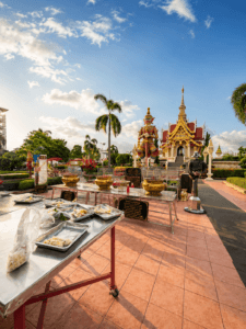รถเช่าอุดร ไหว้พระ 9 วัด เที่ยวศาลหลักเมือง friendscarrent
