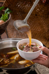 รถเช่า friencscarrent เสือหลงป่า ชุดแจ่วฮ้อนในถ้วยน้ำซุป น่ากิน