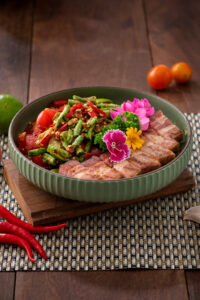 รถเช่า friencscarrent เสือหลงป่า ตำถั่วปลาร้า หมูกรอบ