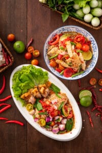 รถเช่า friencscarrent เสือหลงป่า ตำปูปลาร้า เส้นเล็ก หมูกรอบ