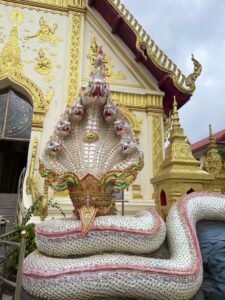 ไหว้พระธาตุพนม เส้นทางยอดนิยมของบริการรถเช่าอุดร friendscarrent พร้อมคนขับ
