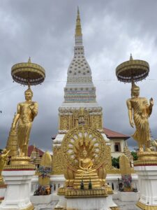 ไหว้พระธาตุพนม เส้นทางยอดนิยมของบริการรถเช่าอุดรพร้อมคนขับ friendscarrent