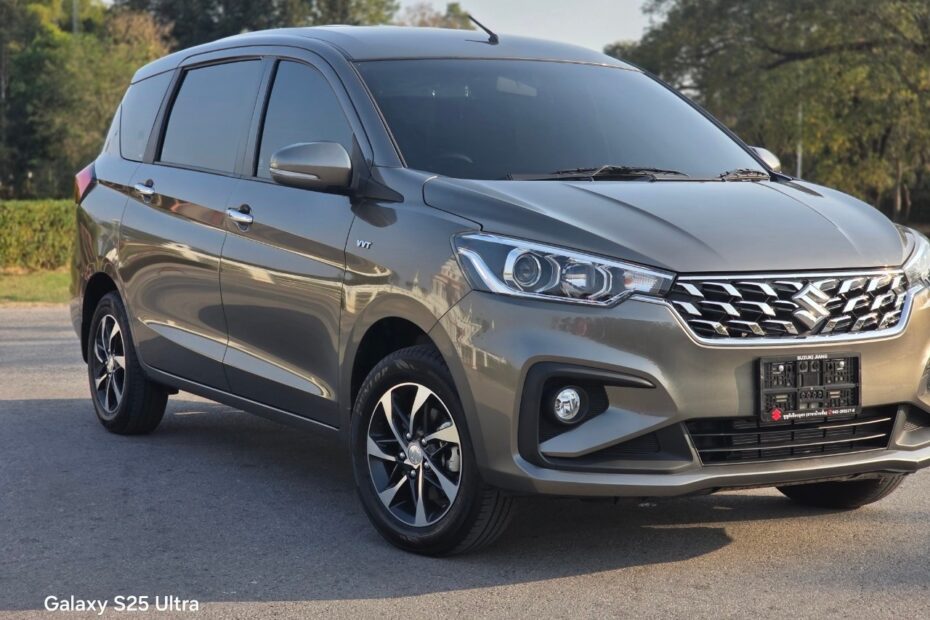 รถเช่า Suzuki Ertiga สีเทาในอุดรธานี เหมาะกับทริปครอบครัวไปหนองคาย