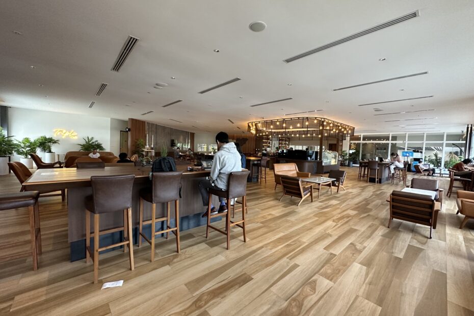 ภาพคาเฟ่ภายในกว้าง สำหรับบทความสกายวอล์คหนองคายและคาเฟ่วิวธรรมชาติ