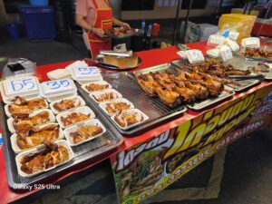 เที่ยวถนนคนเดินอุดรธานี แหล่งรวมของกินและของที่ระลึกที่คนขับรถเช่าอุดรห้ามพลาด