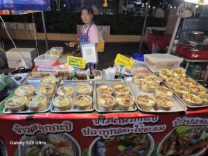 ช้อปของแฮนด์เมดถนนคนเดินอุดรธานี เดินทางสบายๆ กับ Friendscarrent บริการรถเช่าอุดร